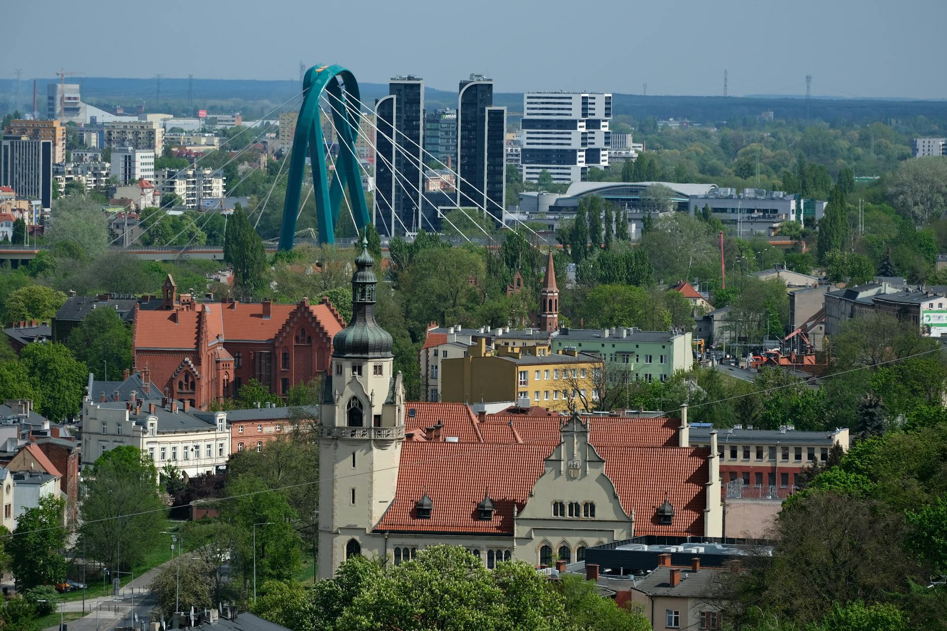 Szczecinek: Miasto tętni życiem - od turniejów e-sportowych po inwestycje drogowe i kalendarz pyleń