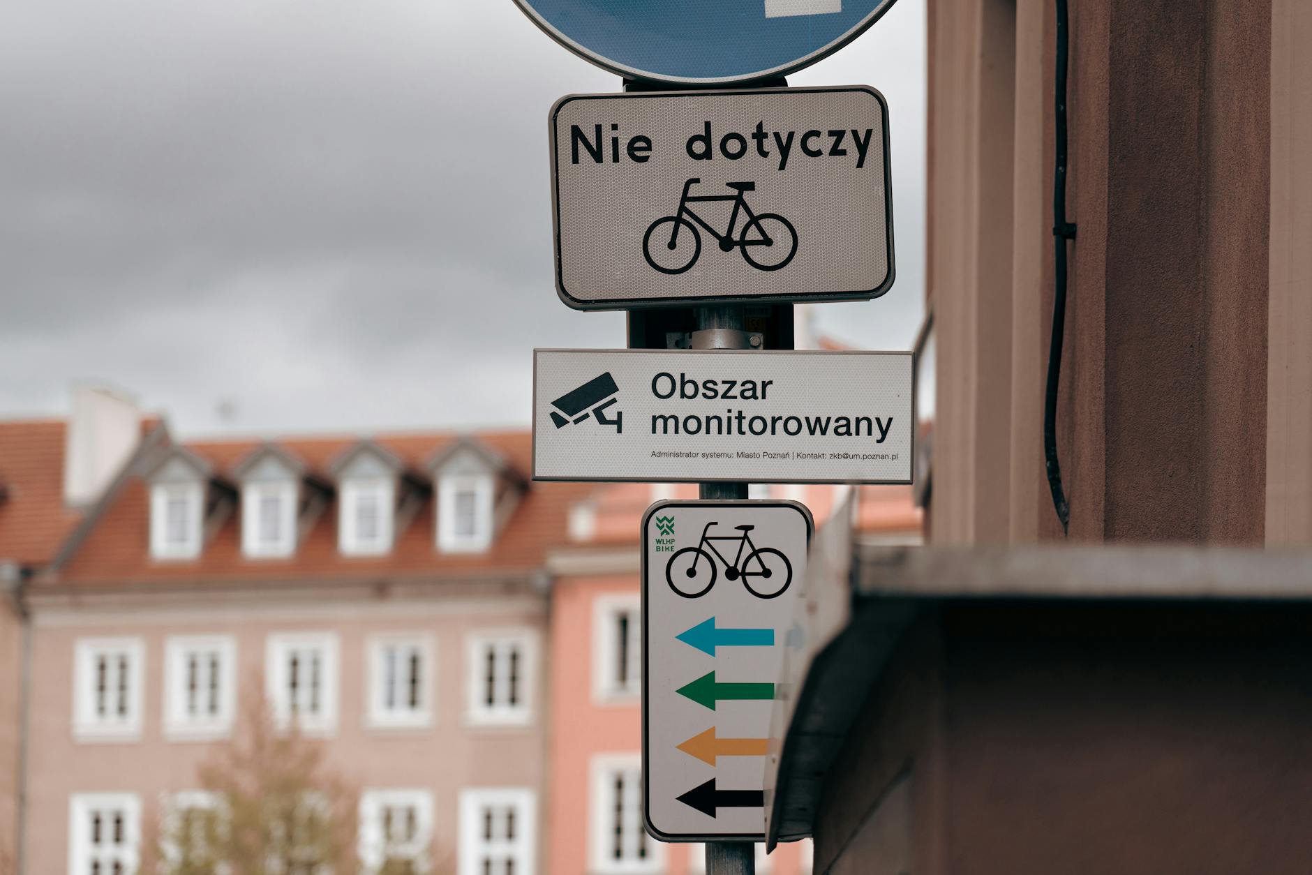 Ilustracja kamery monitoringu miejskiego w Szczecinku - symbol zwiększenia bezpieczeństwa mieszkańców dzięki 120 tys. zł dotacji