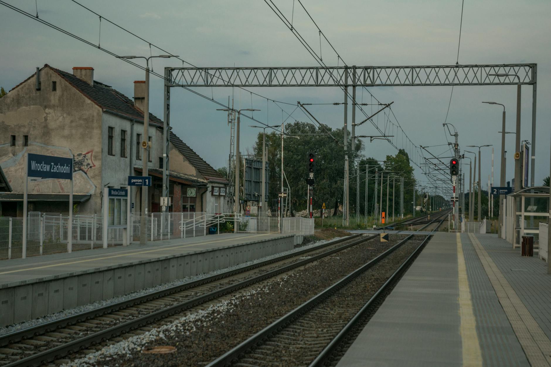 Szczecinek: Dworzec PKP odzyskuje blask, żeglarstwo z nową energią